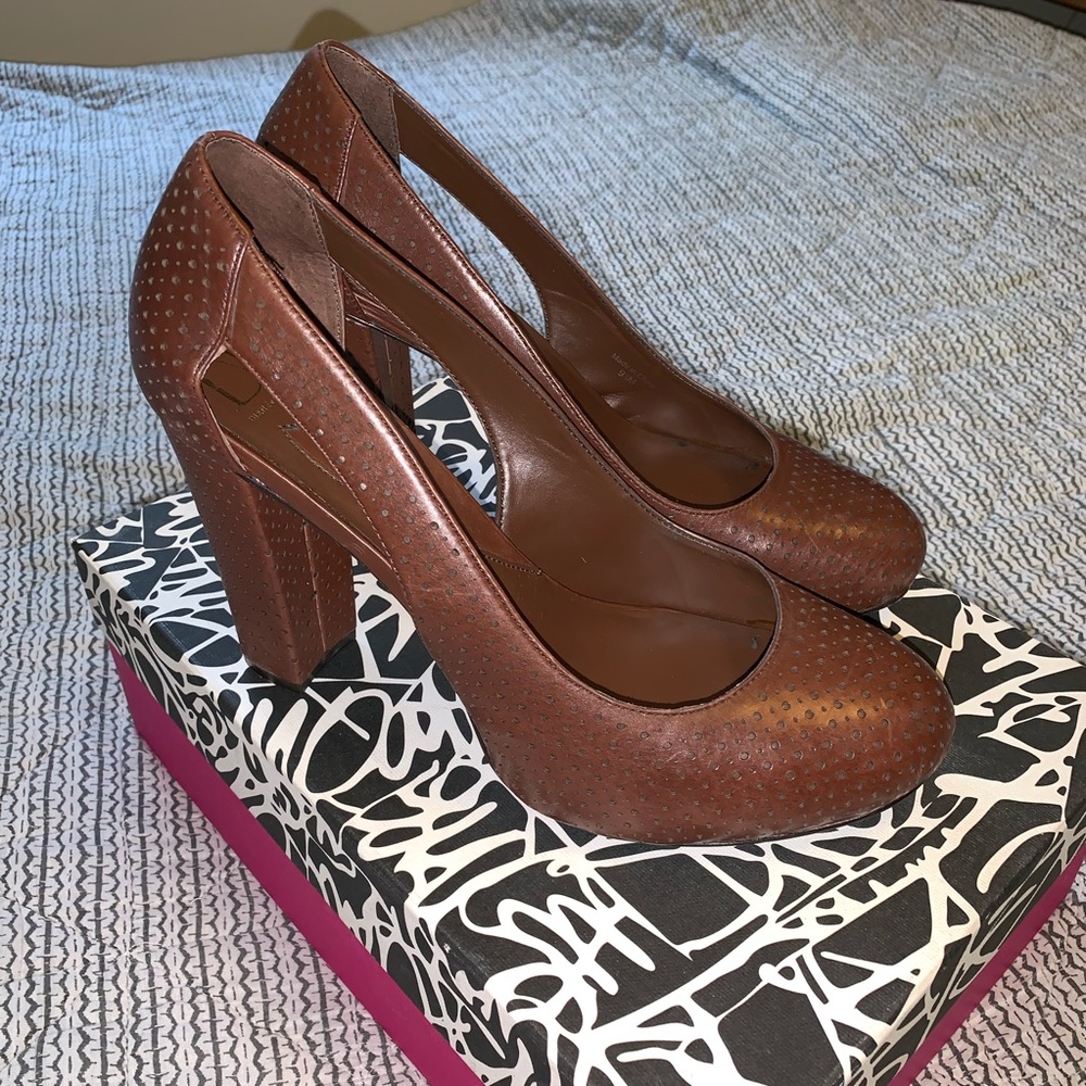 Diane Von Furstenberg women’s pumps